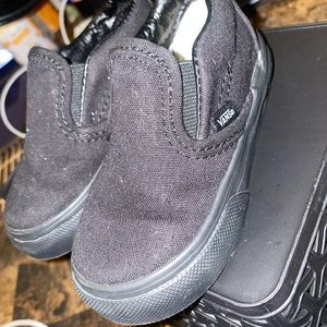 Childrens All Black Vans slip ons